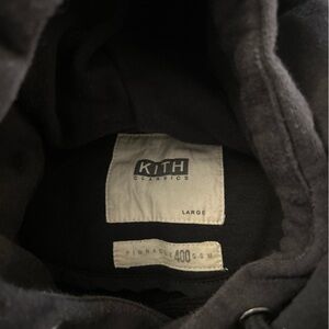 Kangaroo hoodie with hidden zippers on the side to open